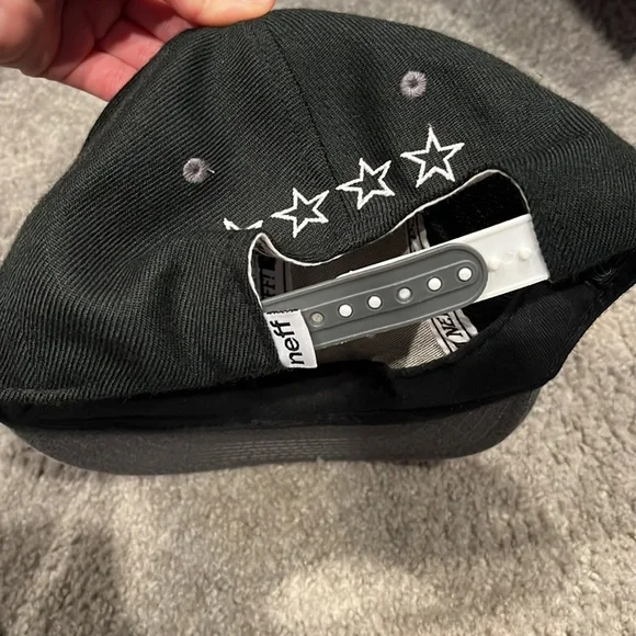 Neff hat - Picture 2 of 3